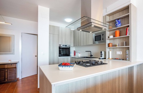 Tossa de Mar Appartement | Sea View Balcony Apartment - 3 minutes walk to the beach and free parking