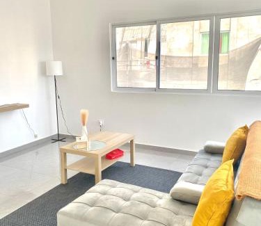 Santa Cruz Appartement | Sea View & Balcony Modern Apartment in Pedra Badejo