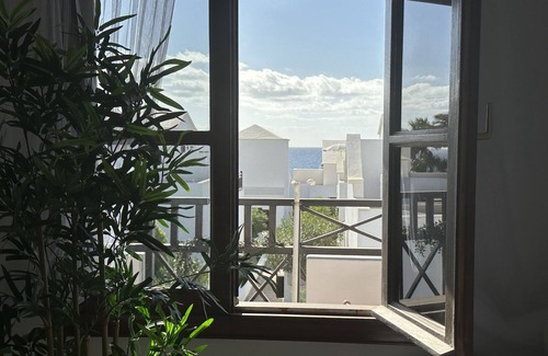 Playa Honda Appartement | Sea View Coastal Apartment with Pool