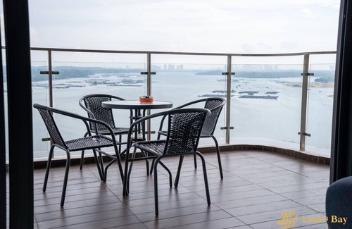 Central District Appartement | Sea View Country Garden Danga Bay by Lions Bay