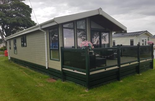 Prestonpans Maison | Sea views, fabulous modern lodge