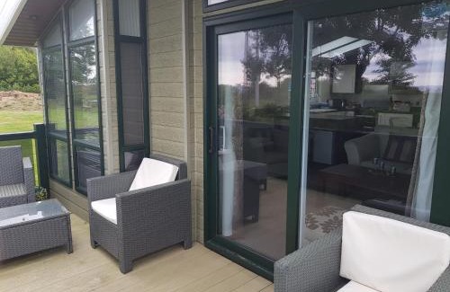 Prestonpans Maison | Sea views, fabulous modern lodge