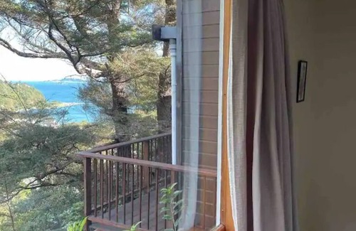 Lowry Bay Maison | Sea Views From Holiday House