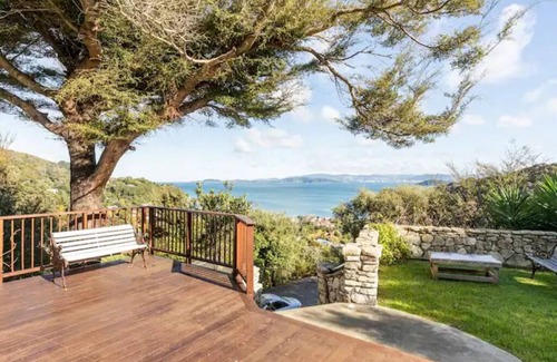 Lowry Bay Maison | Sea Views From Holiday House