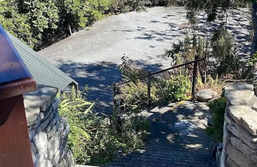 Lowry Bay Maison | Sea Views From Holiday House