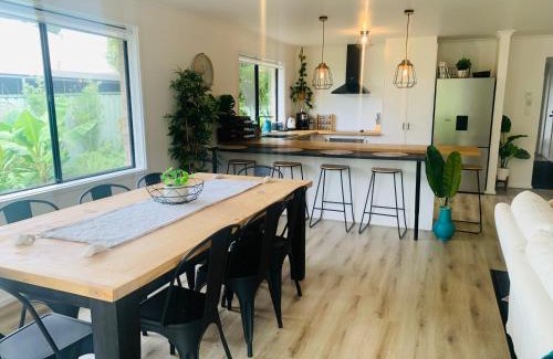 McLaren Flat Maison | Sea & Vines