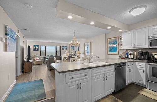 Indian Beach Copropriété | Seabatical Oceanfront:In-outdoor pools & hot tub & Sports Complex