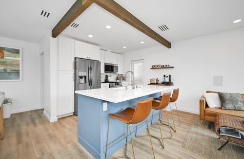 Old Towne Maison | SeaBreeze Bungalow 2 blocks from beach & steps to Main St.