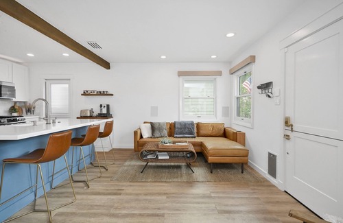 Old Towne Maison | SeaBreeze Bungalow 2 blocks from beach & steps to Main St.