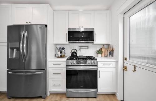 Old Towne Maison | SeaBreeze Bungalow 2 blocks from beach & steps to Main St.