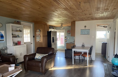 Grand-Digue Cottage | Seabreeze Chalet ~ 3 bedroom Cottage 30 seconds from the beach