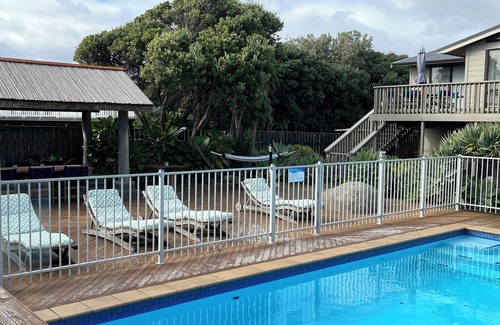 Waikanae Maison | Seabreeze @ Longshore: piscine + spa + tennis + plage