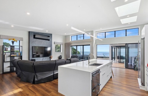 Raumati South Maison | Seabreeze Retreat - Paraparaumu Holiday Home