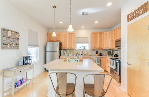 El Lago Maison | Seabrook Getaway w/ Balconies & Bay Views!