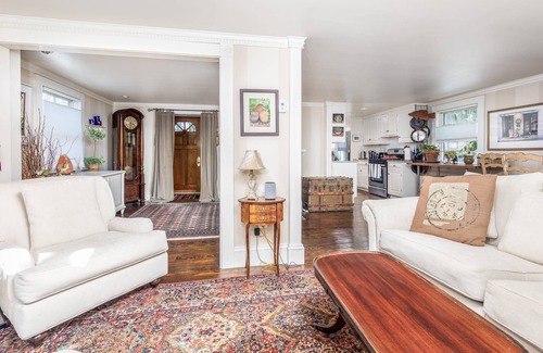 Swampscott Maison | SeaCity View: Boston Skyline & Ocean Views, Walk to Beach, Eateries, Train, Private Garden