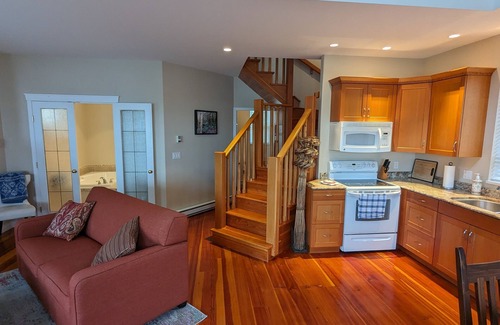Powell River Cottage | SeaDog Oceanfront Cottage with Private Hot Tub!