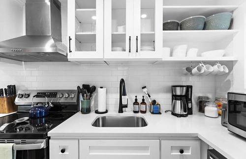 Stonington Appartement | Seafarer’s Stay – Nautically Themed 3BR Historic Flat in Stonington Borough