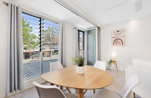 Seaforth Appartement | Seaforth Living - In The Heart Of the Village with Shops at Your Doorstep!