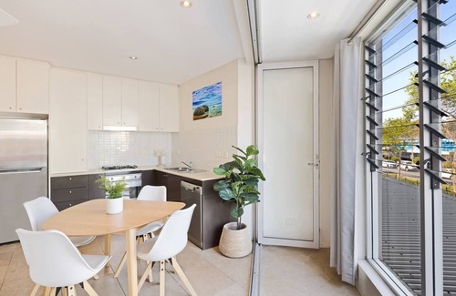 Seaforth Appartement | Seaforth Living - In The Heart Of the Village with Shops at Your Doorstep!