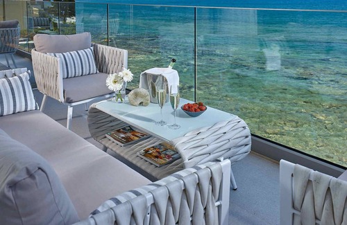 Hersonissos Centre Appartement | NOUVEAU appartement en bord de mer, familial, calme et central avec piscine à débordement