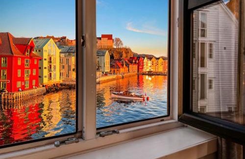 Sandviken Appartement | Seafront Apt. with Elevator and French Balcony