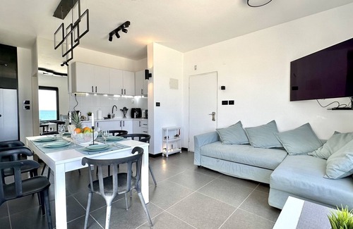 Nahariya Appartement | Seafront Gugel Waves GW945: Unmatched Sea Views in Nahariya