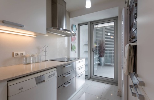 Diagonal Mar i el Front Maritim del Poblenou Appartement | Seafront luxe with terrace and pool II