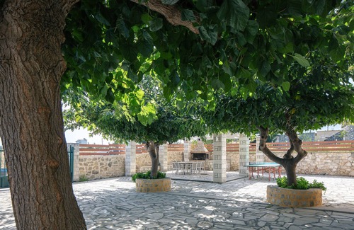 Asprouliani Villa | Villa privée en bord de mer, à 350 mètres de la plage de sable organisée et du salon