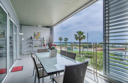 Diagonal Mar i el Front Maritim del Poblenou Maison | Seafront suite with terrace