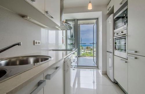 Diagonal Mar i el Front Maritim del Poblenou Maison | Seafront suite with terrace