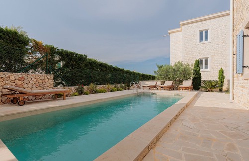 Dobropoljana Villa | Seafront Villa Adraitica with pool