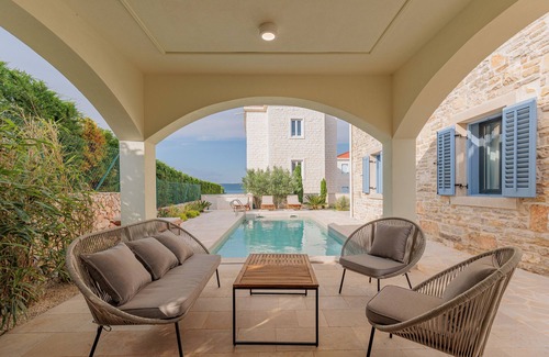 Dobropoljana Villa | Seafront Villa Adraitica with pool