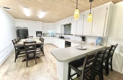 Spanish Wells Cottage | Western View Cottage près de la plage avec voiturette de golf, 2 kayaks, paddle board sleeps12