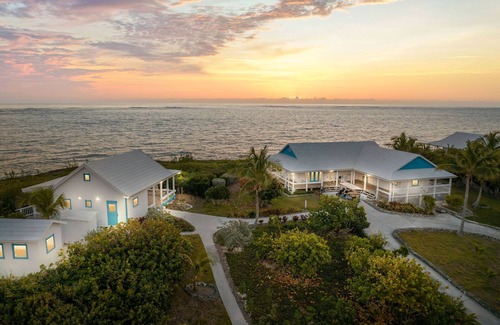 Man O War Cay Maison | 3 Private Beaches | Boats Included | Infinity Pool | 20 Acres | Golf Carts