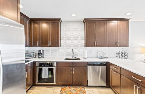 Isle of Palms Appartement | Seagrove Villa 11C - Oceanfront View! Center of Resort!