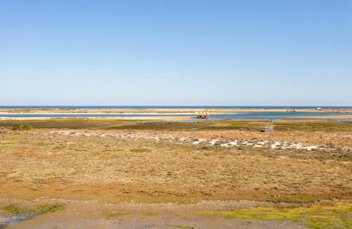 Fuseta Appartement | Seagull House - Ocean View Retreat with Pool