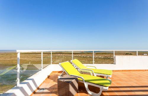 Fuseta Appartement | Seagull House - Ocean View Retreat with Pool