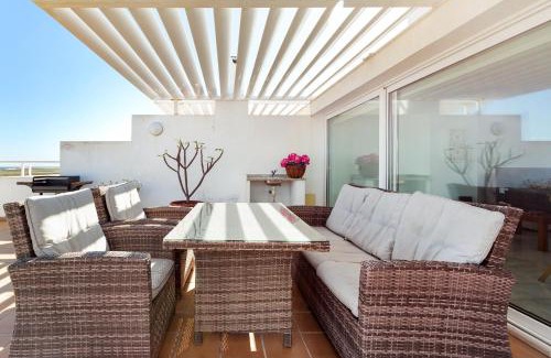 Fuseta Appartement | Seagull House - Ocean View Retreat with Pool