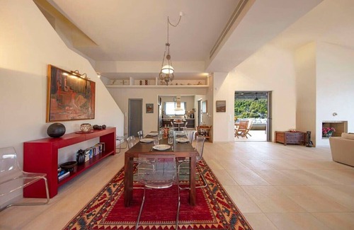 Katakali Villa | Sealicious Crystal Retreat - The Ultimate Getaway
