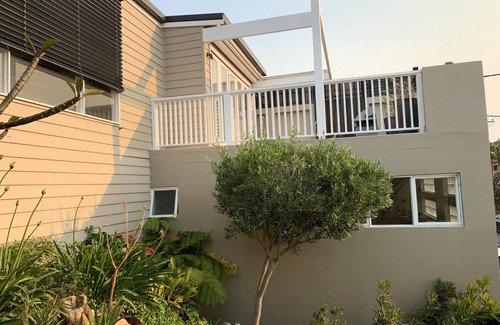 Freshwater Appartement | Sealoc Beach Apartment - Escape to this exquisite two-bedroom house/apartment nestled amidst lush tropical gardens with views of Curl Curl Beach: