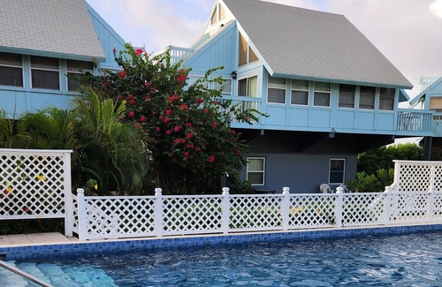 Frigate Bay Copropriété | Sealofts #18: Cozy 2-bed loft-style condo on the water with WiFi, pool and AC