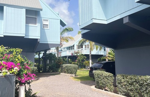 Frigate Bay Copropriété | Sealofts #18: Cozy 2-bed loft-style condo on the water with WiFi, pool and AC