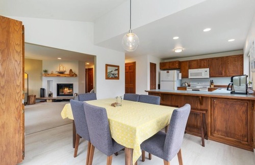 The Bowl of Edmonds Maison | Seaport Vista-Ocean view home