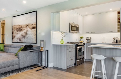 Brentwood Bay Appartement | Seas the Bay Oceanview Suite