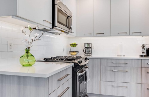 Brentwood Bay Appartement | Seas the Bay Oceanview Suite