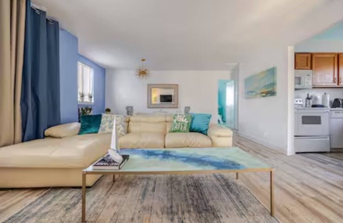 Cove - East Side - Shippan Maison | Seascape Beach Home- Seas-the-Day at this cozy home on Shippan Point