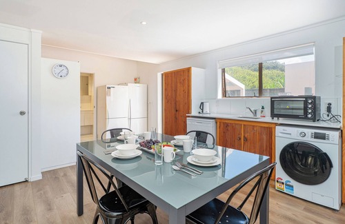 Whangamata Cottage | Seascape Beachfront C - Whangamata Holiday Unit