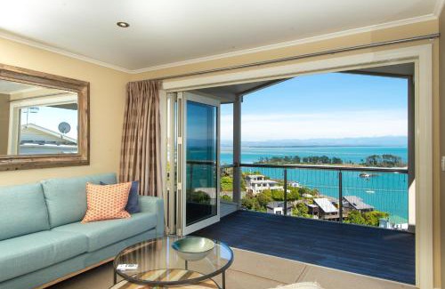 Stepneyville Maison | Seascape Villa - Nelson Waterfront Home