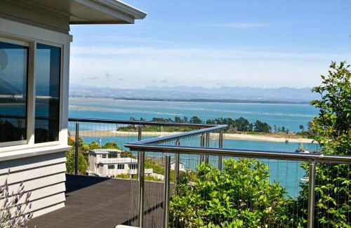Stepneyville Maison | Seascape Villa - Nelson Waterfront Home