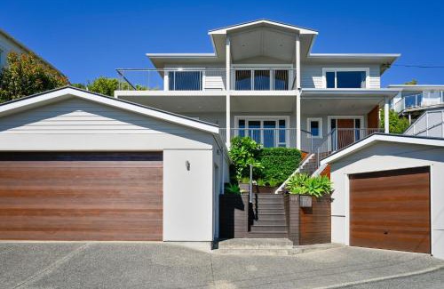 Stepneyville Maison | Seascape Villa - Nelson Waterfront Home